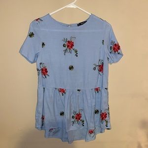 Short sleeve blouse.